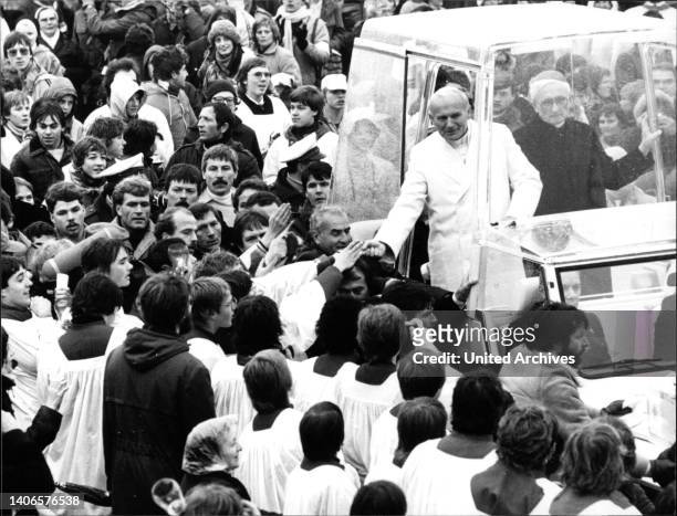 Das Bild zeigt Papst Johannes Paul II. Bei seinem letzten Besuch in November 1980 in Köln.