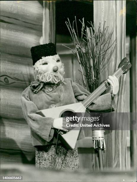 Vor seinem alten russischen Bauernhof spielt Großväterchen auf der Balalaika. Er ist glücklich und zufrieden. Sein Enkel Iwanko ist zwar ein...