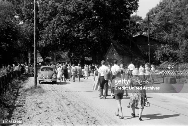 Visitors to Lueneburg Heath, 1957.