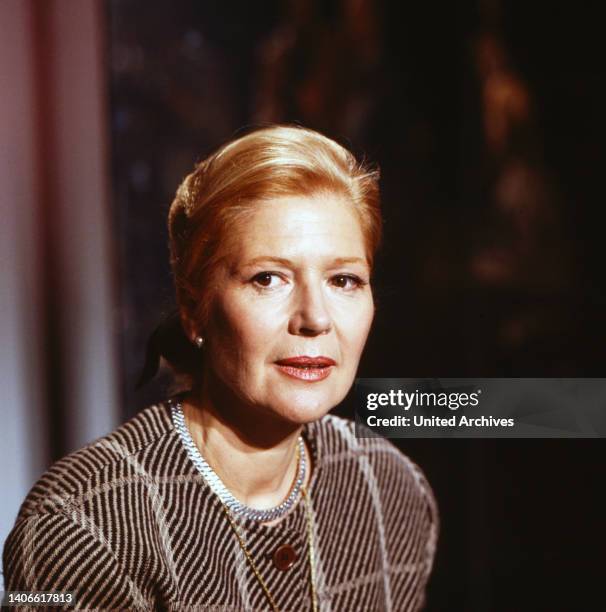 Christiane Hörbiger, österreichische Schauspielerin, als Talkgast bei Joachim Fuchsberger 'Heut' abend', Deutschland 1988.