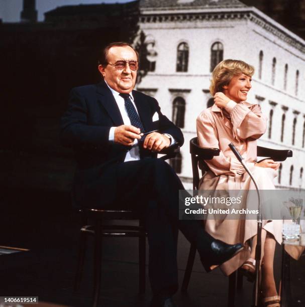 Siegfried Lowitz und Karin Anselm zu Gast bei Joachim Fuchsberger in dessen Talkshow 'Heut'abend', Deutschland 1981.