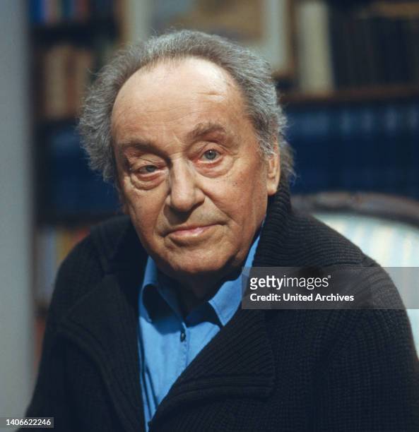 Boleslaw Barlog, deutscher Regisseur und Theaterintendant, in einem Special über den Schauspieler Hans Söhnker, Deutschland um 1981.