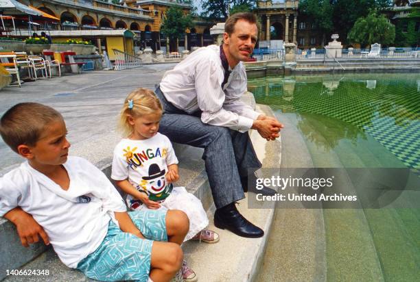 Mio caro dottor Gräsler, aka Der Badearzt, Deutschland/Italien/Ungarn 1990, Regie: Roberto Faenza, Darsteller keith Carradine mit Kindern am...