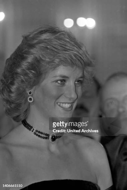Prinzessin Diana beim Abendprogramm im National Theater, während der Pause in der Münchner Oper. Gegeben wird von Mozart Die Hochzeit des Figaro,...