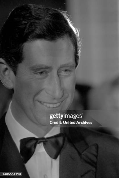 Prinz Charles beim Abendprogramm im National Theater, während der Pause in der Münchner Oper. Gegeben wird von Mozart Die Hochzeit des Figaro, 1987.