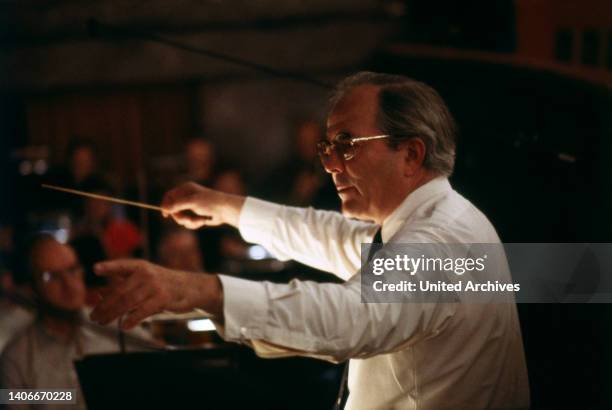 Wolfgang Sawallisch, deutscher Dirigent und Pianist, Generalmusikdirektor der Bayerischen Staatsoper, Aufnahme bei einer Orchesterprobe, 1986.