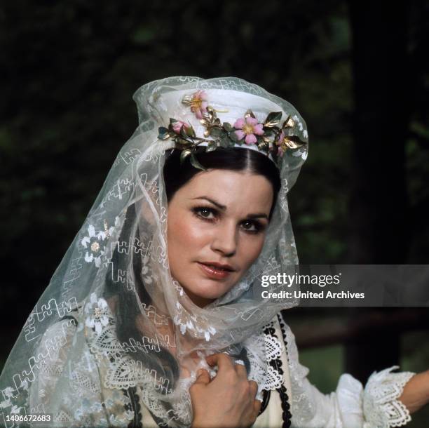 Janet Perry Janet Perry Photos and Premium High Res Pictures - Getty Images