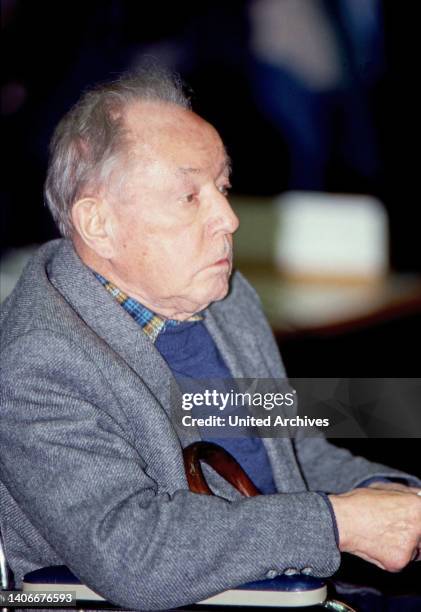 Erich Mielke, ehemaliger DDR Minister für Staatssicherheit, beim seinem Prozess im März 1993 vor dem Landgericht Berlin, Deutschland 1993.