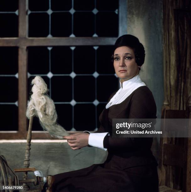 Edda Moser, berühmte deutsche Opernsängerin, Sopranistin, hier in der Rolle der Margarethe, in der Faust Oper von Charles Gounod, Foto circa 1979.