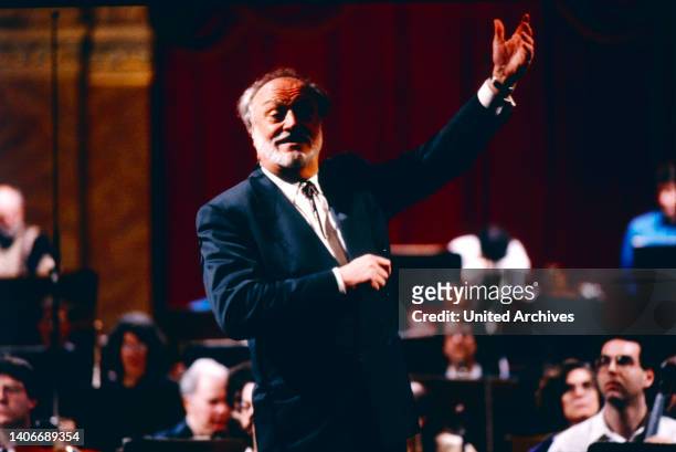 Kurt Masur, deutscher Dirigent, Gewandhauskapellmeister in Leipzig und ab 1991 Musikdirektor der New Yorker Philharmoniker, hier mit diesem Orchester...