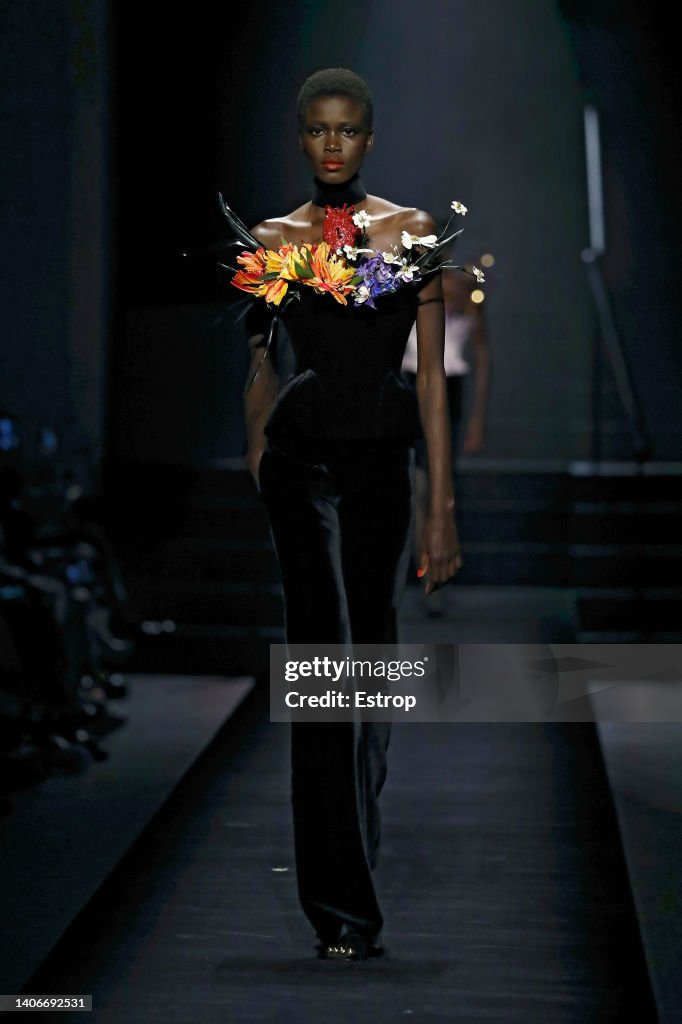 Schiaparelli : Runway - Paris Fashion Week - Haute Couture Fall Winter 2022 2023