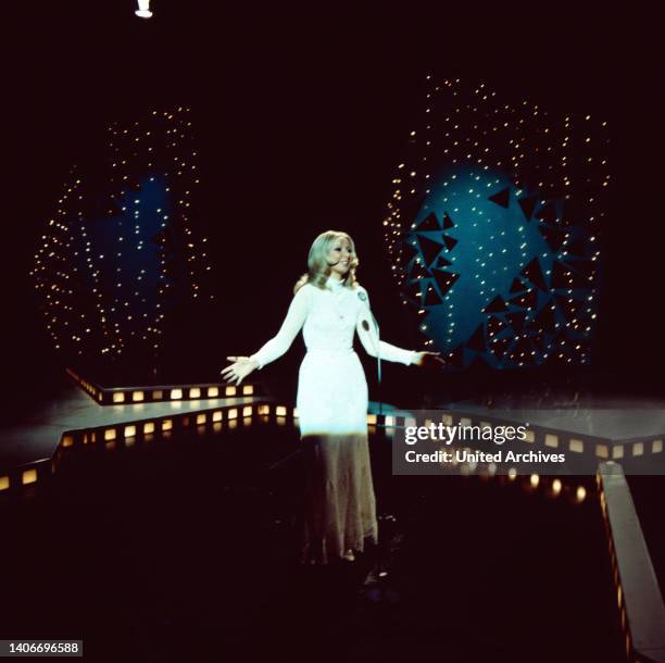 Clodagh Rodgers, auch Cloda Rogers, Sängerin aus Nordirland, 1971 sang sie für Großbritannien beim Eurovision Song Contest in Dublin, hier bei einem...