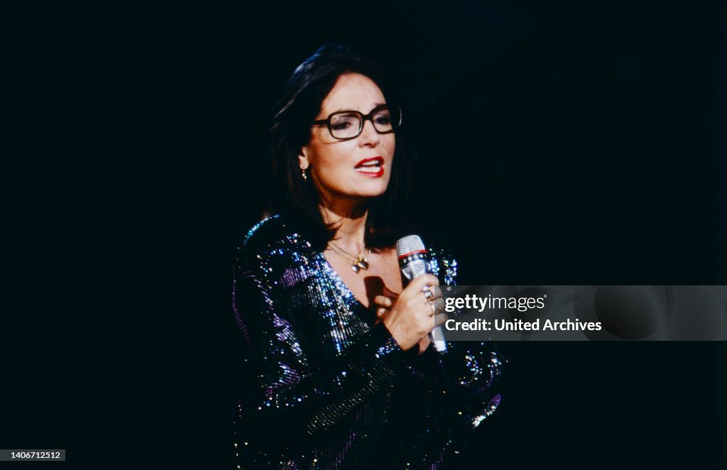 Nana Mouskouri