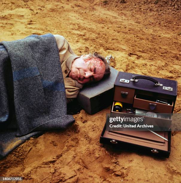 Die Kette, deutscher Kriminalfilm in zwei Teilen nach einem Drehbuch von Francis Durbridge, Regie: Rolf von Sydow, Deutschland am Set auf dem...
