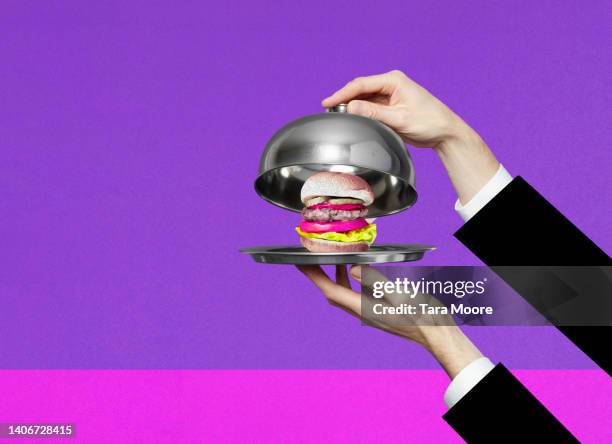 hamburger on silver platter - serving tray 個照片及圖片檔