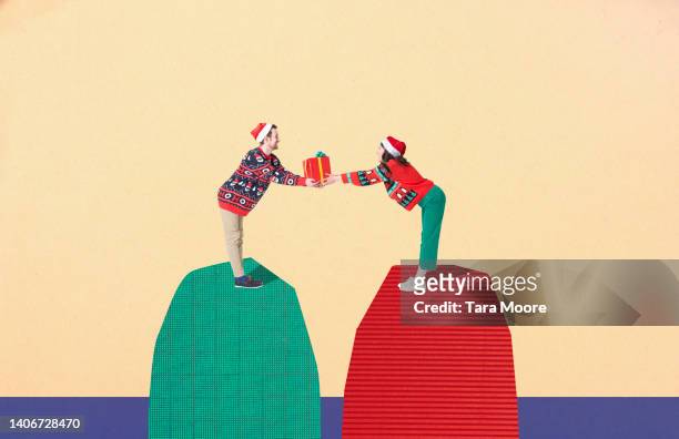 man giving woman christmas present - funny love stock pictures, royalty-free photos & images