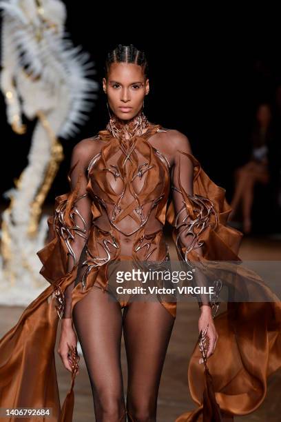 Cindy Bruna walks the runway during the Iris Van Herpen Haute Couture Fall/Winter 2022-2023 fashion show as part of the Paris Haute Couture Week on...