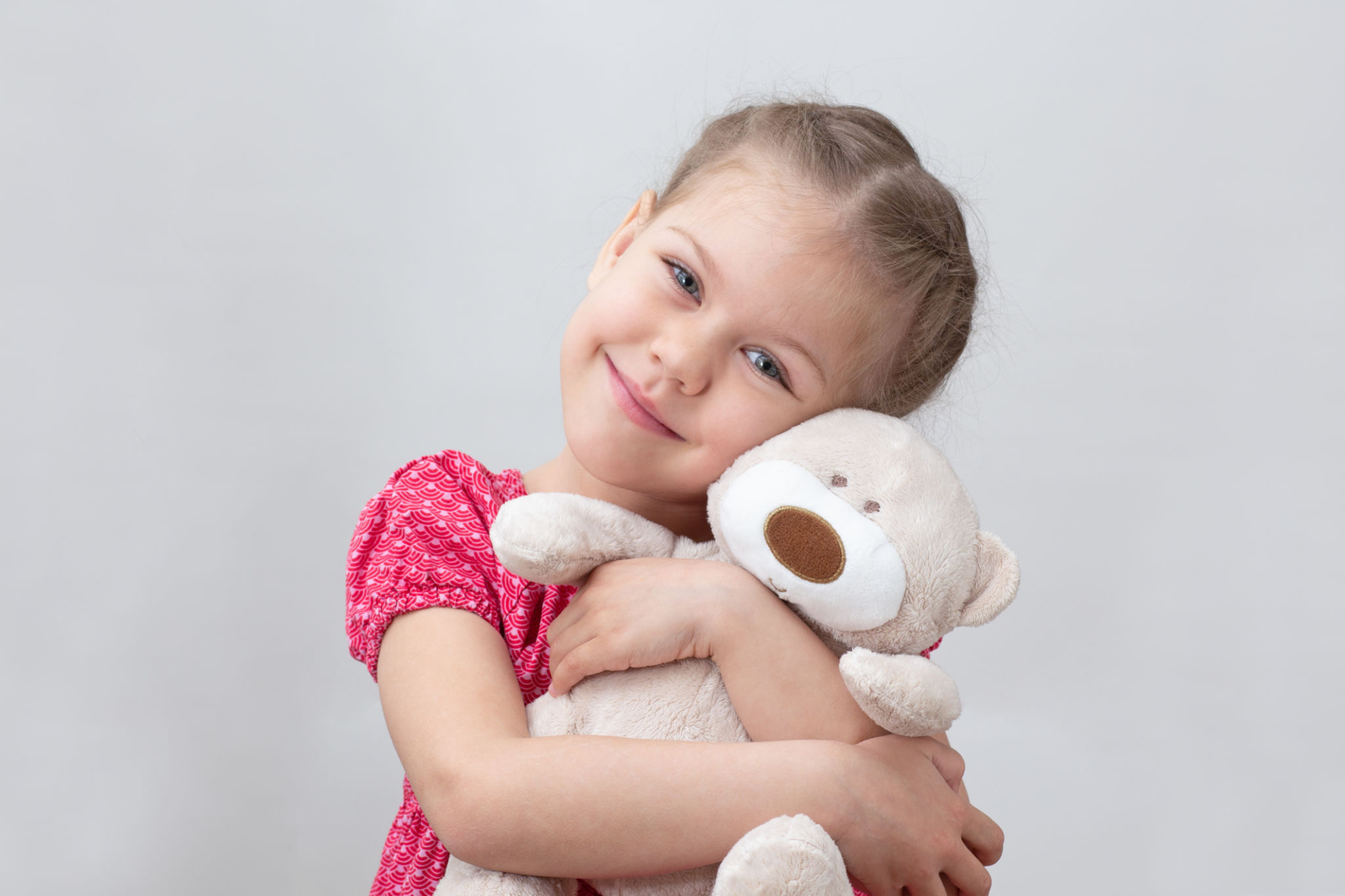 children hugging teddy