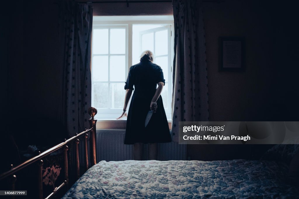 Lady with the knife 1