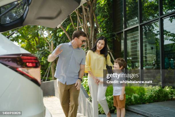 an exciting family trip for the upcoming holiday. - thailand hotel stock pictures, royalty-free photos & images