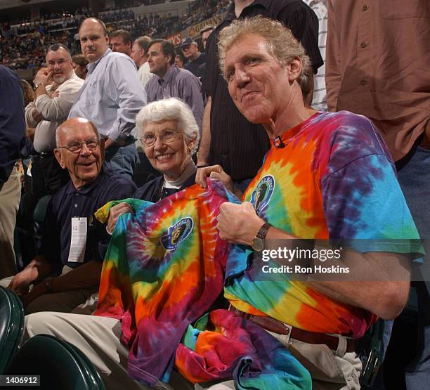 Bill Walton gives a "Where''s Walton" t-shirt to David Letterman''s Mom during his 30 games in 30 days tour before the Indiana Pacers and New Jersey...