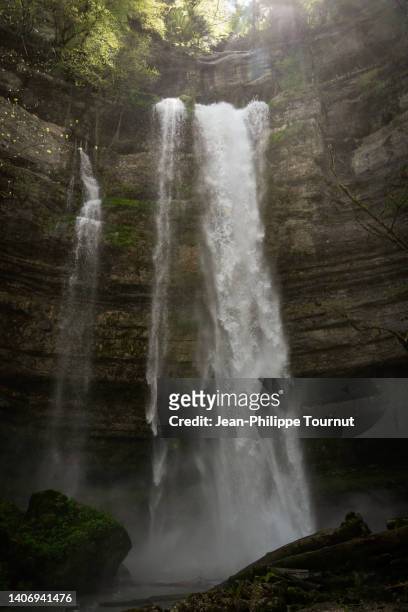 waterfall in eastern france - cascade france stock-fotos und bilder