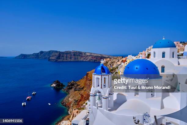 greece, cyclades, santorini island, oia village - mar egeo fotografías e imágenes de stock