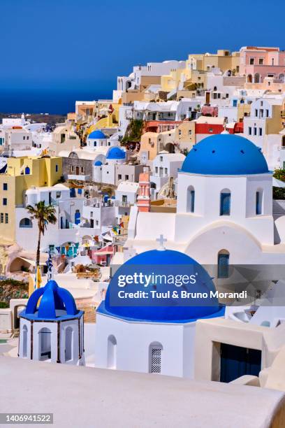 greece, cyclades, santorini island, oia village - mediterranean-blue-roof-santorini stock pictures, royalty-free photos & images
