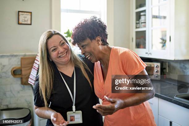 miami senior woman and home caregiver together in kitchen - assistente social imagens e fotografias de stock