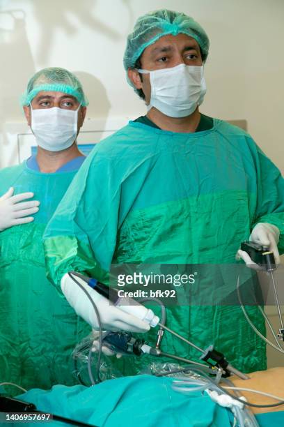 medical professionals performing laparoscopic surgery. - gastric bypass stock pictures, royalty-free photos & images