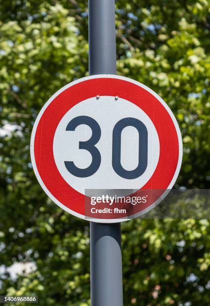 sreet sign: speedlimit 30 - speed limit sign stock pictures, royalty-free photos & images