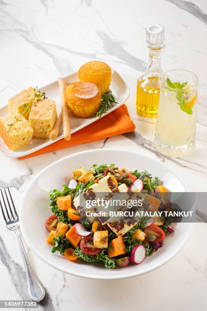 kale salad with halloumi cheese - grilled halloumi stock pictures, royalty-free photos & images