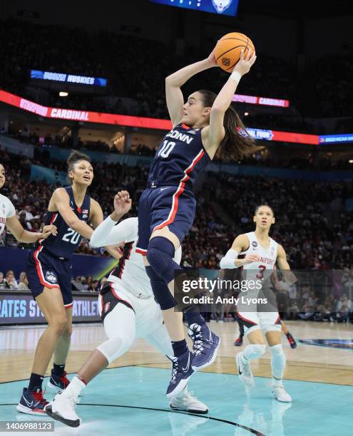 Nika Mühl of the Connecticut Huskies against the Stanford Cardinal in the semi-final game of the 2022 NCAA Women's Basketball Tournament at Target...