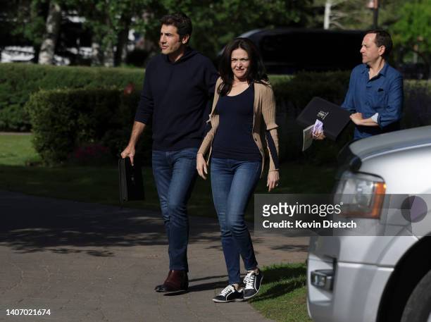 Sheryl Sandberg, outgoing Chief Operating Officer of Meta, and her partner Tom Bernthal arrive at the Sun Valley Resort for the Allen & Company Sun...