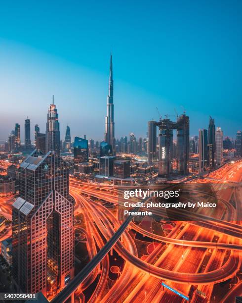 dubai business center - presente stock pictures, royalty-free photos & images