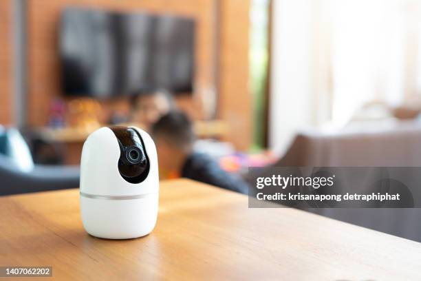 ip camera setting in home,cctv - bewakingscamera stockfoto's en -beelden