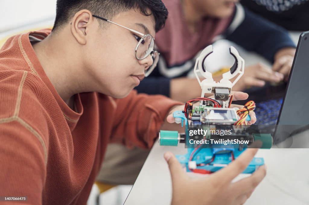 Students Using Robotics Students And Friends Learning Robotics Technology In Classroom High-Res ...