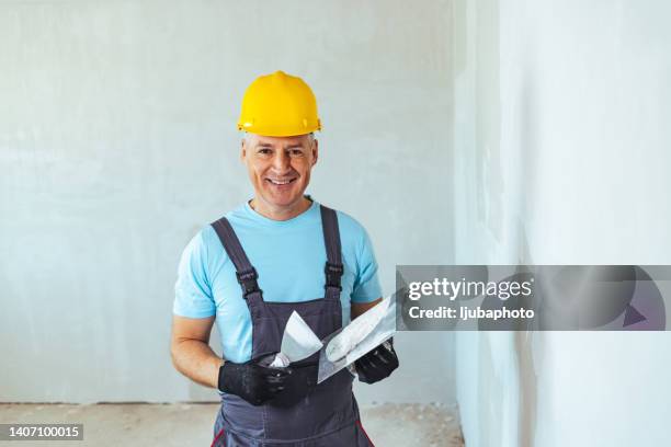 portrait of plasterer working indoors - applying plaster stock pictures, royalty-free photos & images