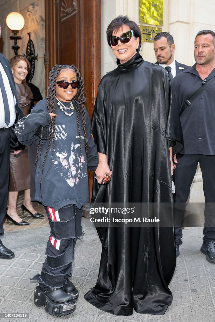 Balenciaga : Outside Arrivals - Paris Fashion Week - Haute Couture Fall Winter 2022 2023