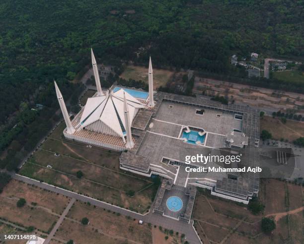 aerial photograph of  islamabad, city, capital of pakistan - pakistan monument fotografías e imágenes de stock