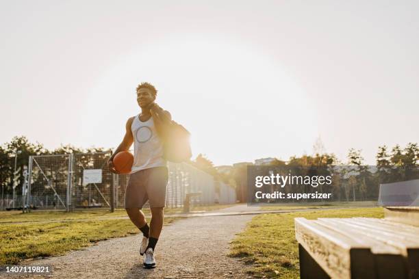 i feel refreshed after my training today - university athletics stock pictures, royalty-free photos & images