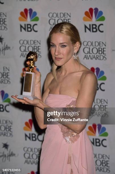 American actress Sarah Jessica Parker, wearing a strapless pink dress with floral detail, in the press room of the 58th Golden Globe Awards, held at...
