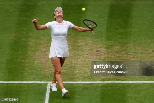 Simona Halep of Romania celebrates winning match point against Amanda Anisimova of The United States during their Women's Singles Quarter Final match...