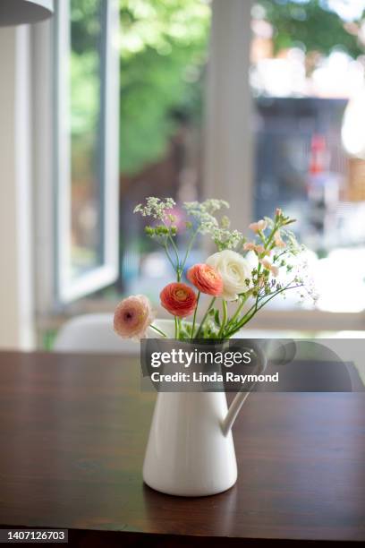 ranunculus bouquet - ranunculus bildbanksfoton och bilder