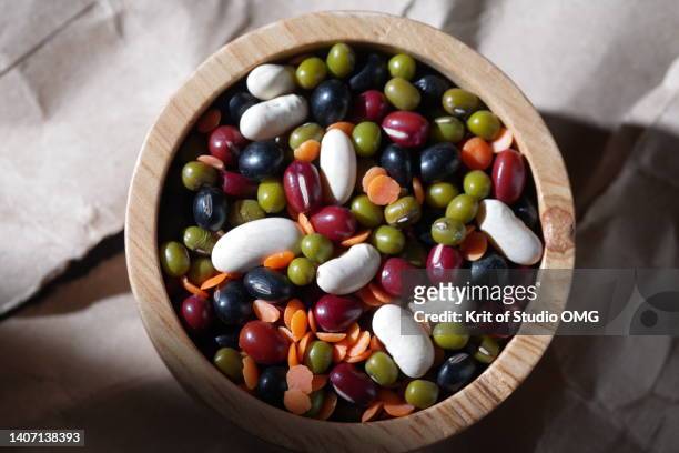directly above view the colorful healthy mixed bean in wooden bowl - bean fotografías e imágenes de stock