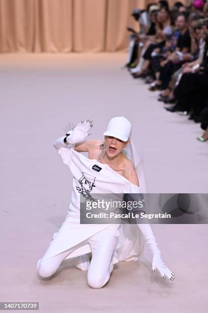 Kristen McMenamy falls on the runway during the Jean-Paul Gaultier Haute Couture Fall Winter 2022 2023 show as part of Paris Fashion Week on July 06,...