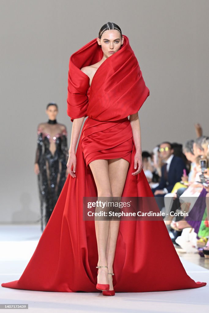 Elie Saab : Runway - Paris Fashion Week - Haute Couture Fall Winter 2022 2023