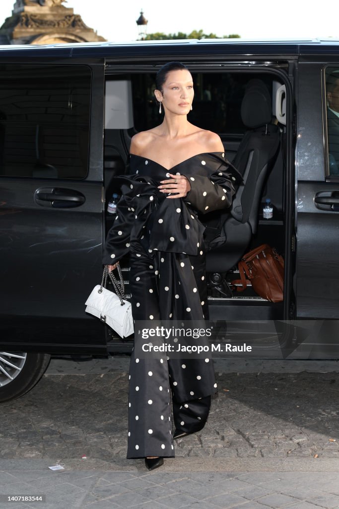 Balenciaga : Dinner Outside Arrivals - Paris Fashion Week - Haute Couture Fall Winter 2022 2023