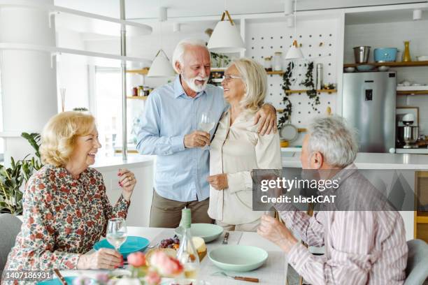 wir feiern freundschaft und liebe all die jahre - 75 years stock-fotos und bilder