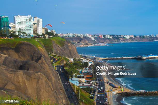 view to the coast of lima, peru - beacon hotel stock pictures, royalty-free photos & images